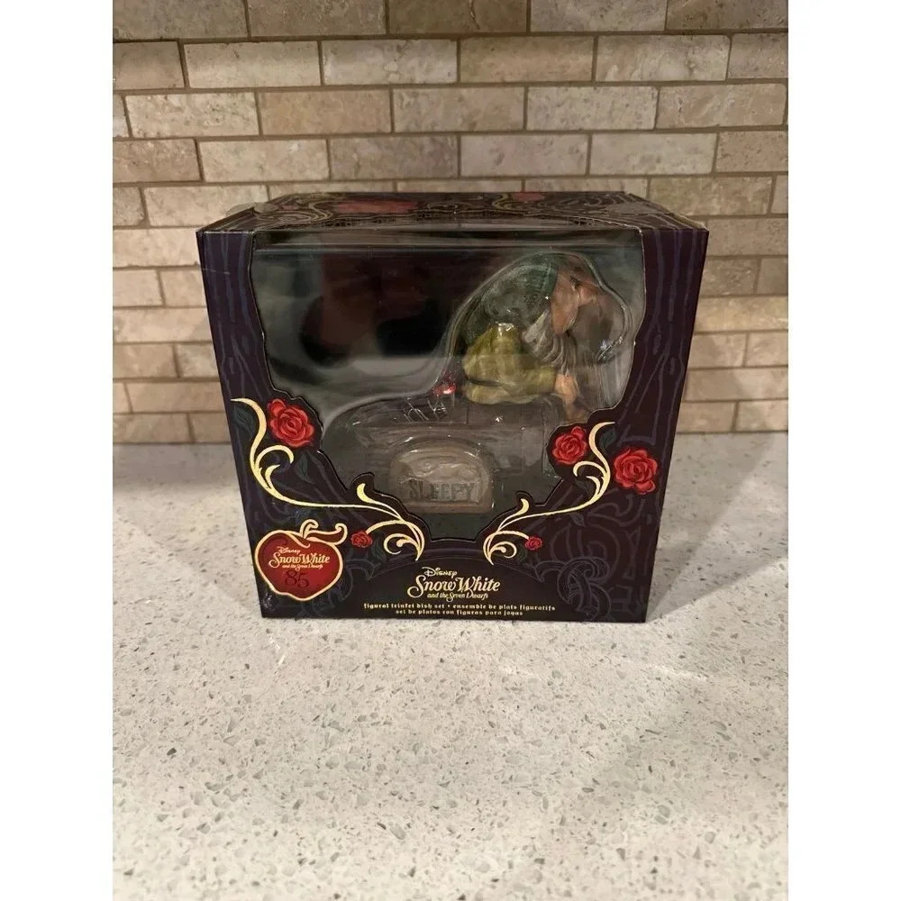 Disney Snow White and the Seven Dwarfs 85th Anniversary SLEEPY Figurine bz